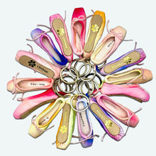 Load image into Gallery viewer, Virtisse Mini Pointe Shoes Keyrings
